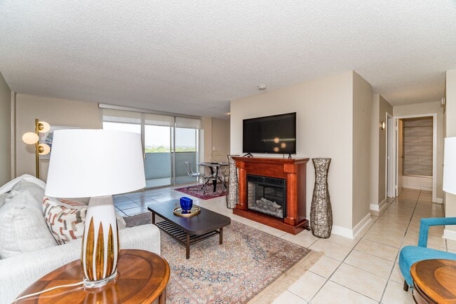 7039 San Pedro Ave