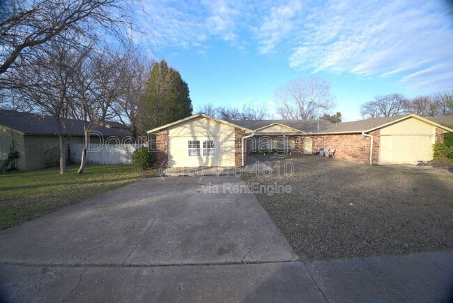 Photo - 746 W Commercial St