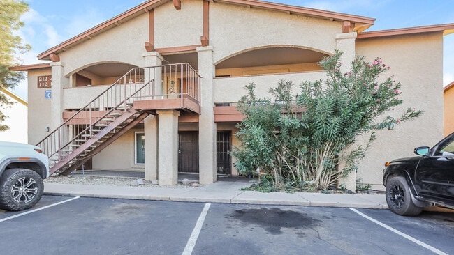 Building Photo - 465 W Ivyglen St Unit Apt 112