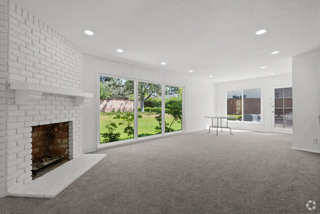 Building Photo - 12823 Delano St Rental