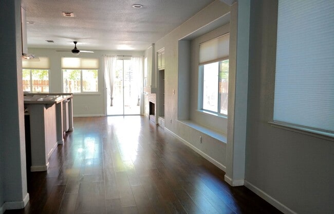 Photo - 108 Robinson Ct