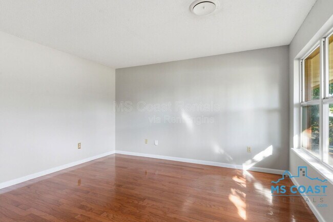 Photo - 339 Hilton Ave