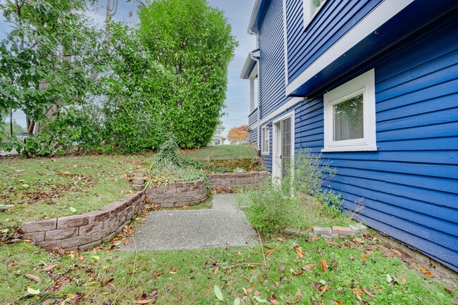 Building Photo - 3221210 Unit 3