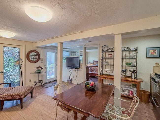 2433 McKinley Ave Unit B