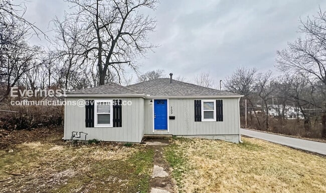 Photo - Spacious 3-Bedroom Home with Deck and Modern Appliances