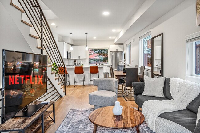 Building Photo - 5201 Brooklyn Ave NE Unit ID1372967P