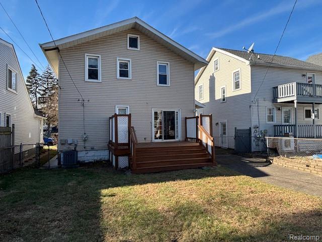 Photo - 901 Longfellow Ave