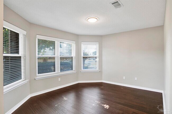 Photo - 512 Batten Blvd