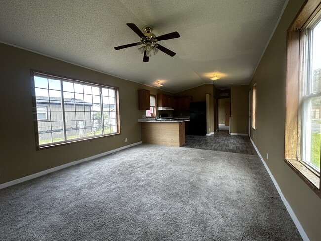 Photo - 40 Hartland St N