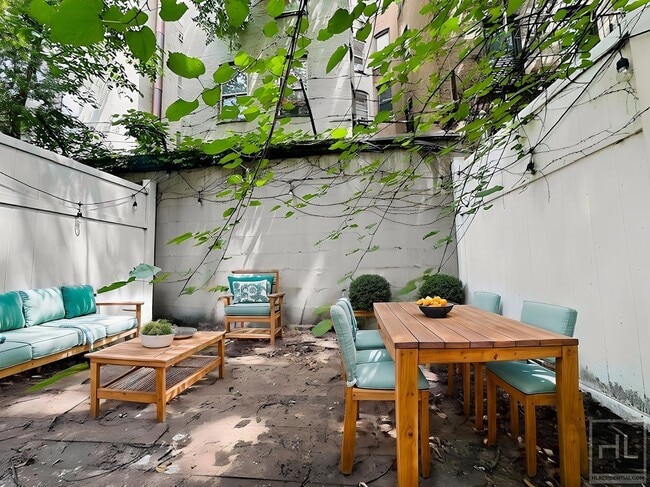 Building Photo - Luxury 1 Bedroom Duplex with Private Outdo... Rental