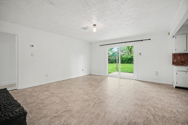 Photo - 1105 E Brown Ln