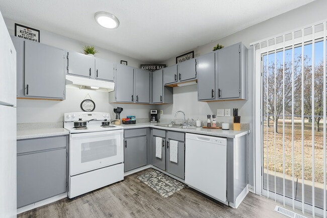Kitchen - Parkview Townhomes