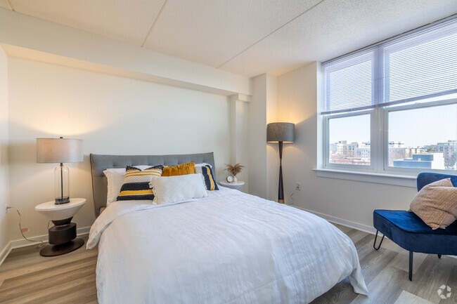 1BR, 1BA - 530SF - Bedroom