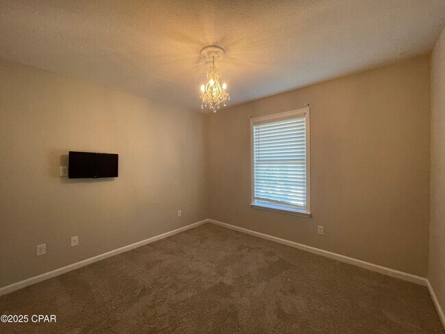 Photo - 501 W 3rd St