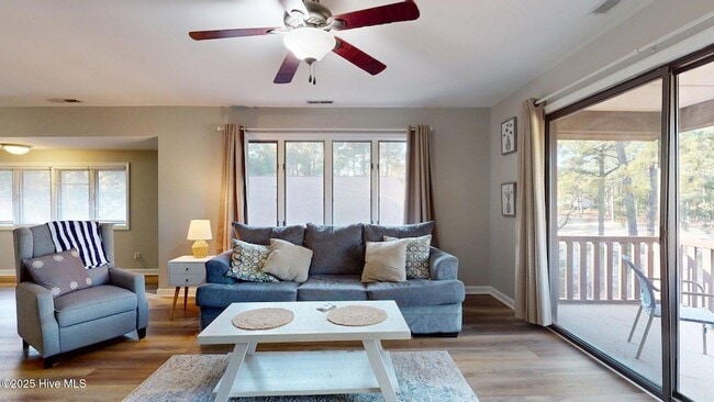 Photo - 704 Dover St