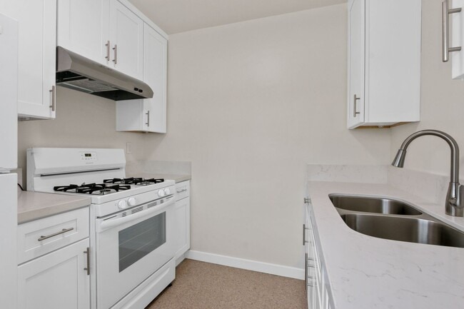 Photo - 10900 Santa Monica Blvd Unit 01