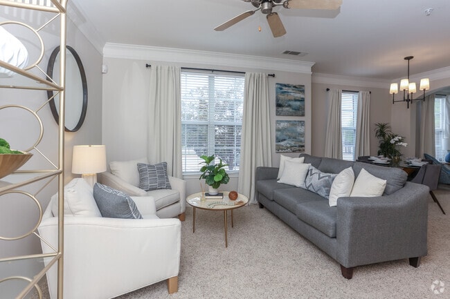 1BR, 1BA - 891SF - Living Room