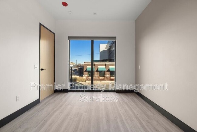 Building Photo - 2310 First Ave N Unit 503