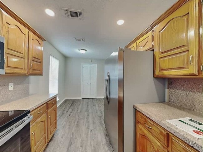 Building Photo - 806 E Aimee St