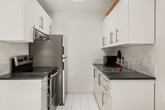 Photo - Secluded Rockridge 2BD | Parking Included | Near BART, Shops & Dining Unidad 02