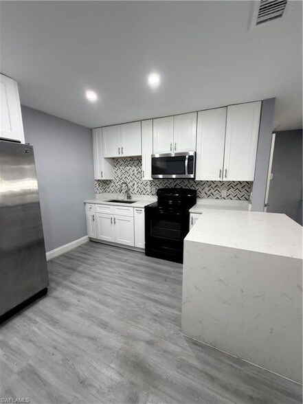 4375 Golden Gate Pkwy