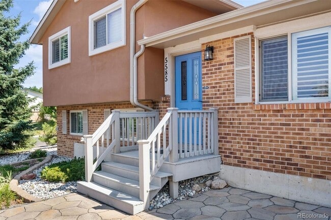 5585 Escondido Dr