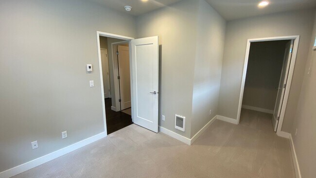 Photo - Modern 4BR Townhome in Prime Bellevue | AC | Bellevue Schools | Minutes to Microsoft