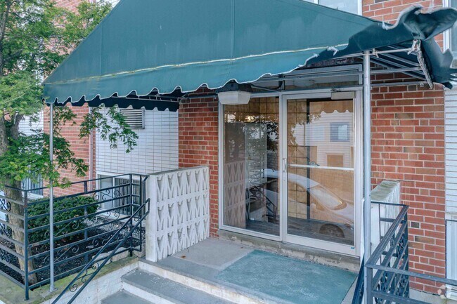 Entrada del edificio - 2 Larose Pl