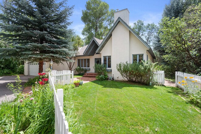 Photo - 180 River Oaks Ln