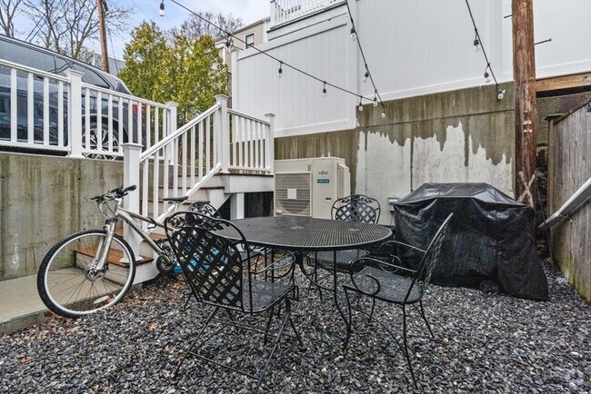 Building Photo - 12 Colebrook St Unit 1 Rental