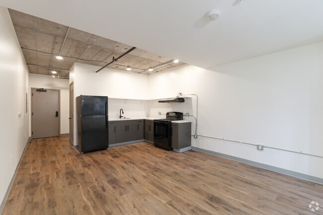 Studio, 1BA - 391SF