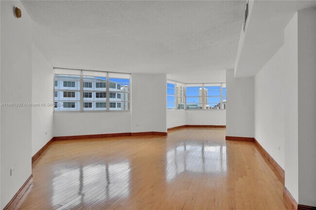 Photo - 905 Brickell Bay Dr Unit 1831