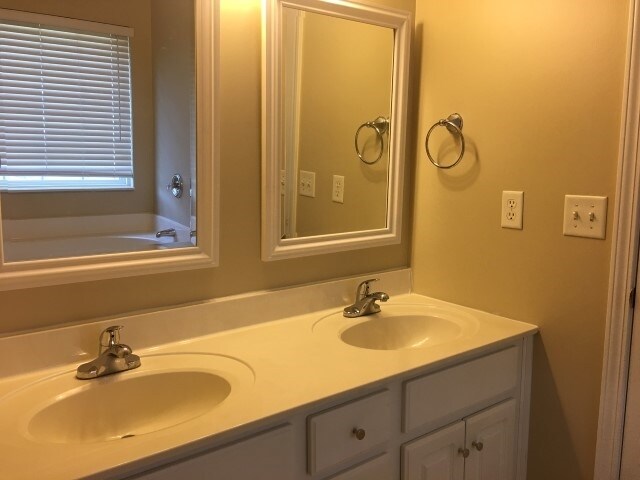 Photo - 2120 Loudenslager Dr