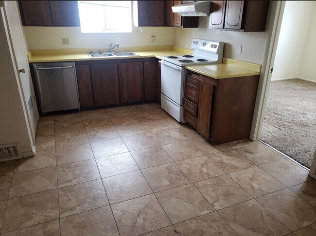 Photo - 475-477 Delta Cir