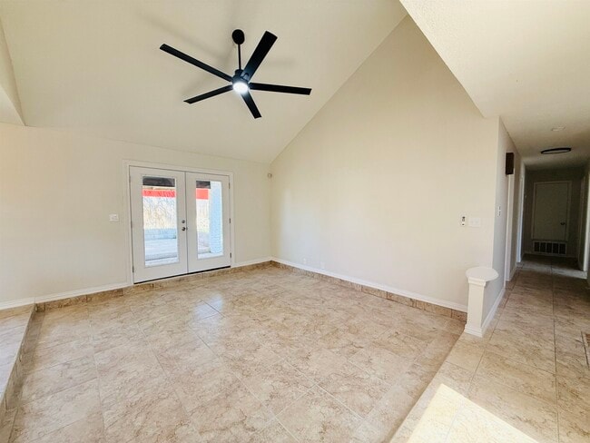 Photo - 907 Sandy Ln
