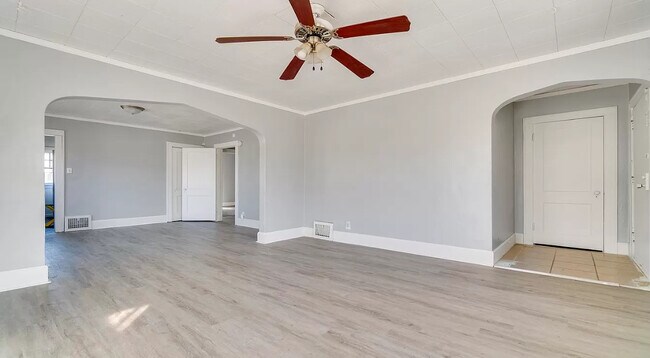 Photo - 329 N Henrietta Ave