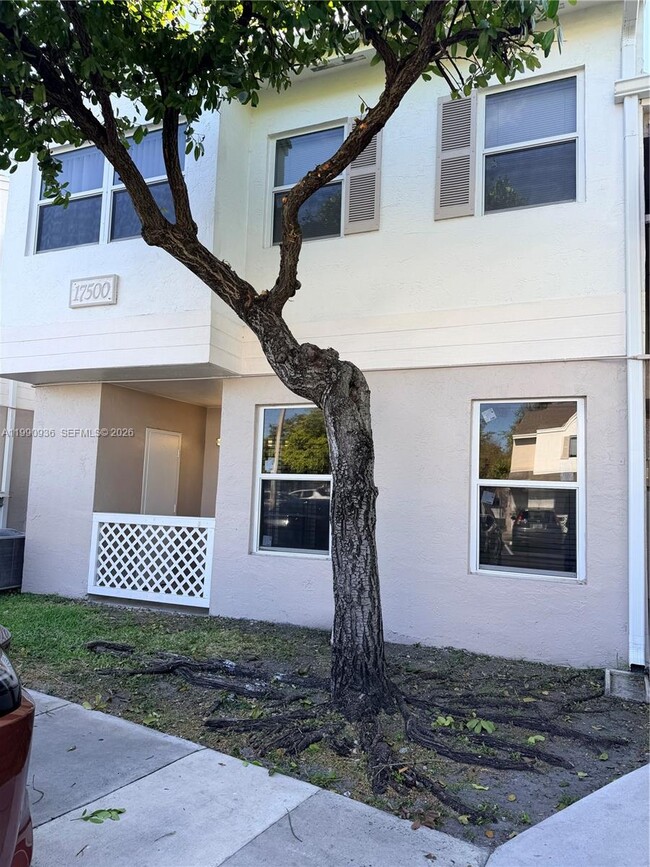 Building Photo - 17500 NW 67th Ct Unit E-19