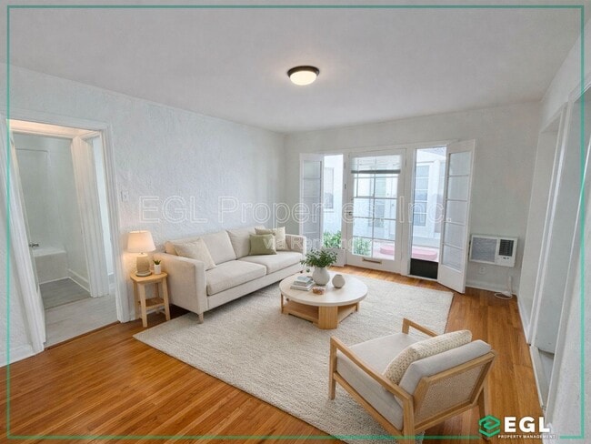 Building Photo - 807 N Martel Ave