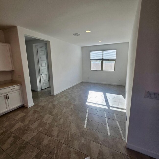 Photo - 1660 W Paseo Way