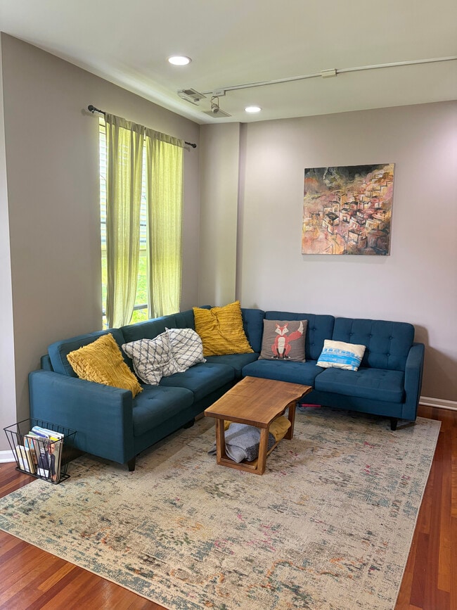 Photo - 1137 E Hyde Park Blvd Unit Top-Floor 3 Bedroom Condo