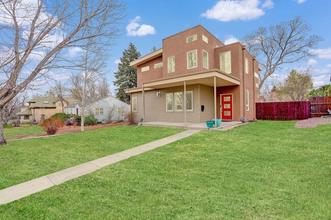 Building Photo - 4 Bedroom 3 Bath With Tons of Character Ne... Rental