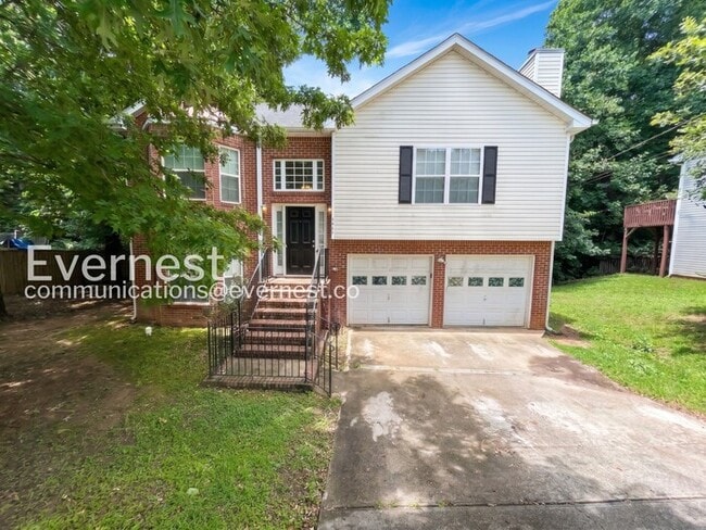 Building Photo - 3 Bed, 2 Bath Home with Garage / Pet-Friendly / Available Now!
