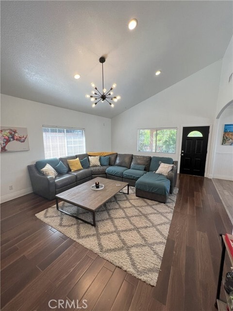 Photo - 657 W 1st St