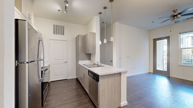 2BR, 1BA - 910SF