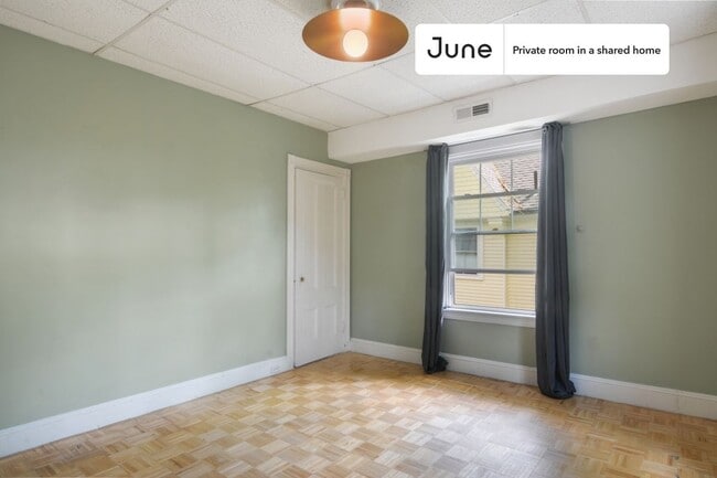 Photo - Room in Shared 7 bed/2.5 bath home Unidad D