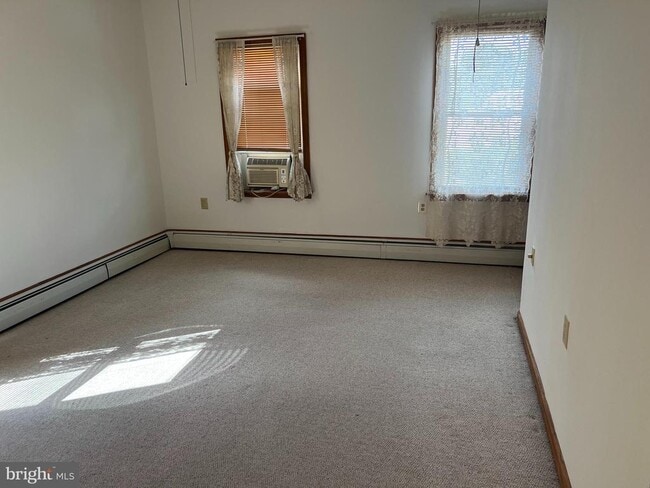 Building Photo - 132 Main St Rental