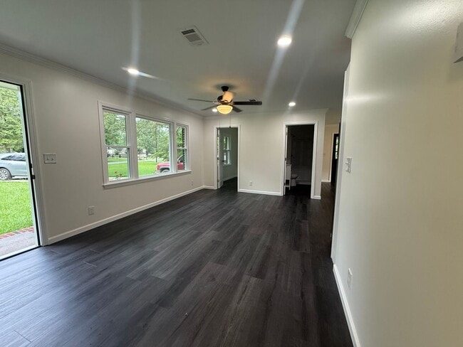 23 Lovell St NE