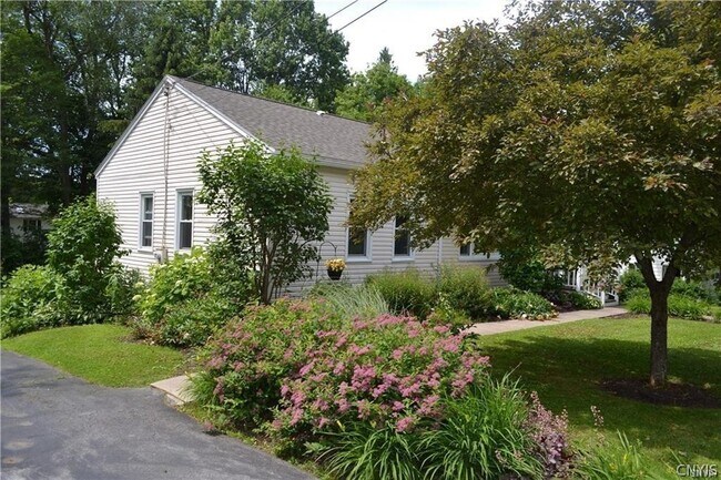 18 E Austin St