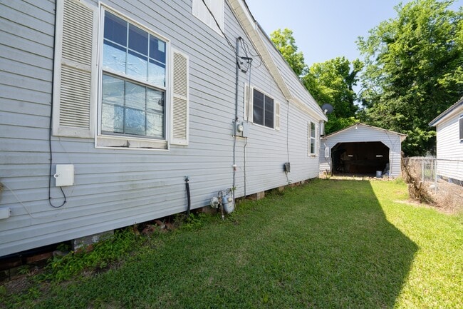Photo - 3948 Carlton St