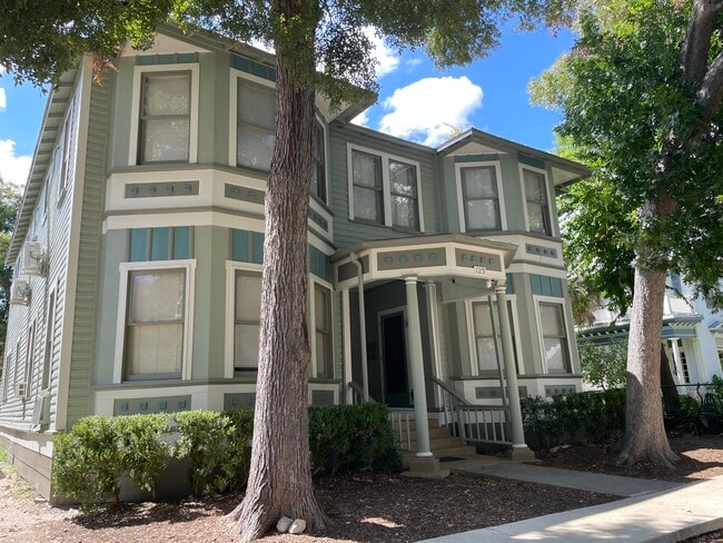 Photo - 125 Adams St